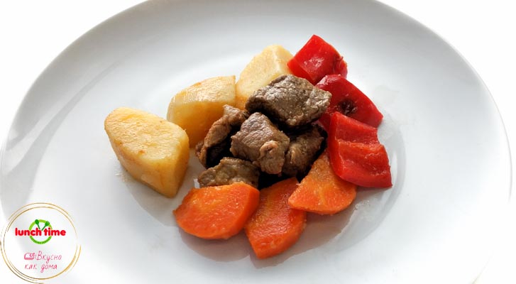 Жаркое из говядины по-домашнему; порция-мини (картофель, лук, морковь, томатная паста, чеснок) 250 гр. ланч тайм